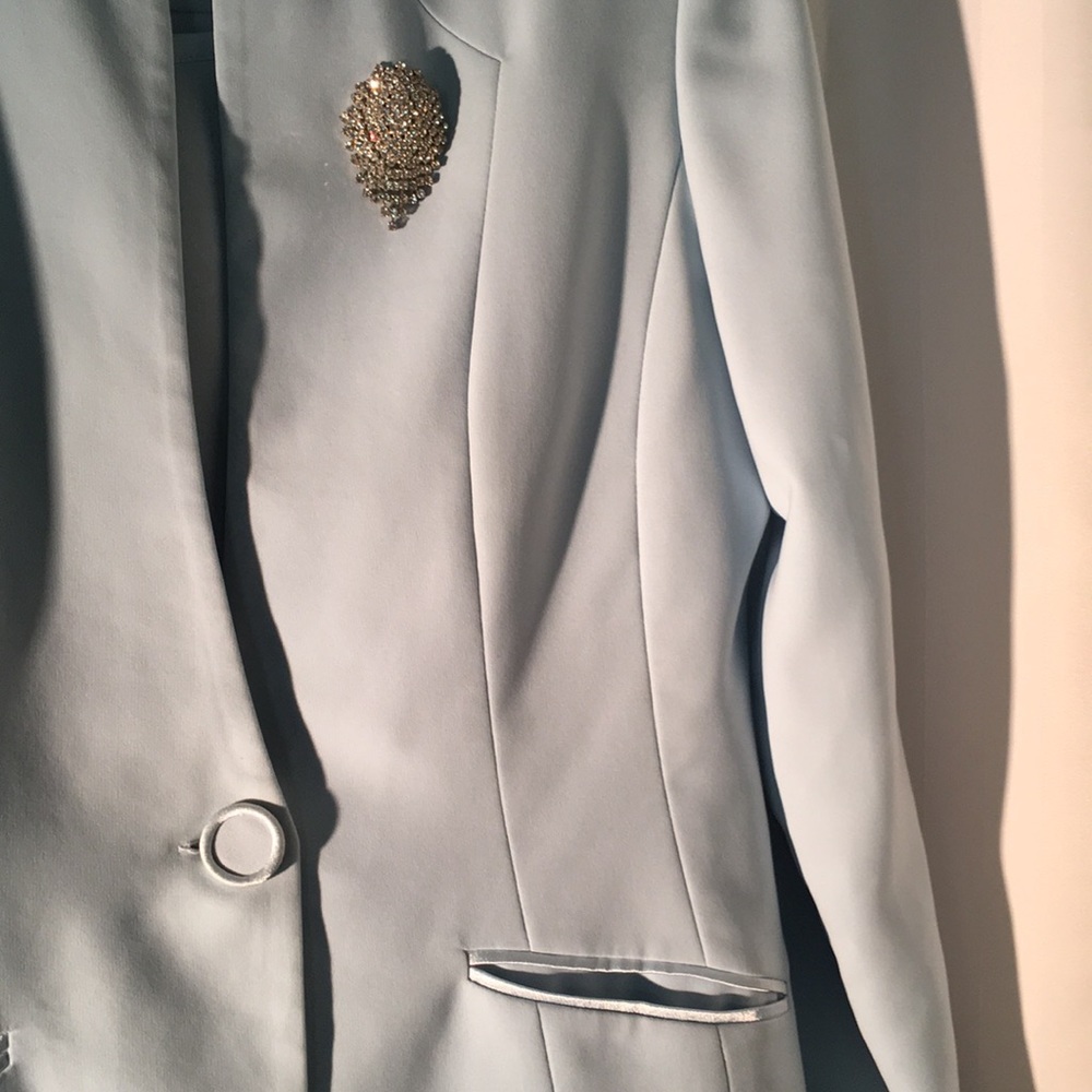 Suit - Picture 2 of 7